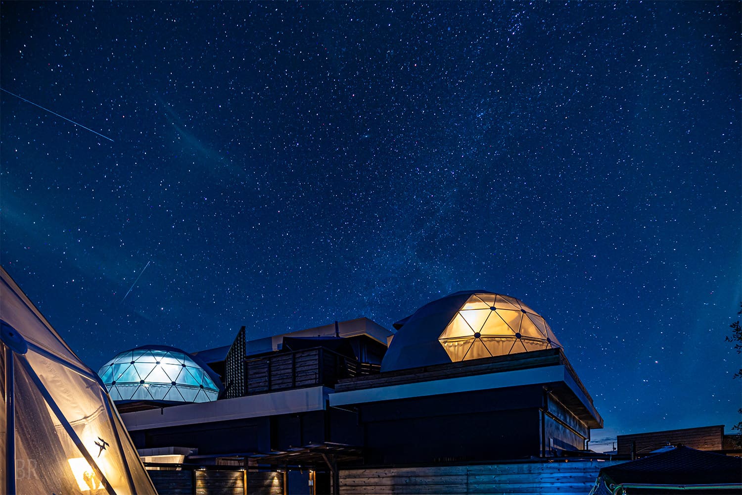ドームテントから満開の星空を